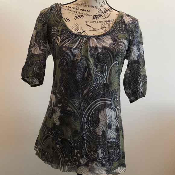 Sweet Pea green/black print 3/4 sleeve mesh top - Picture 2 of 8